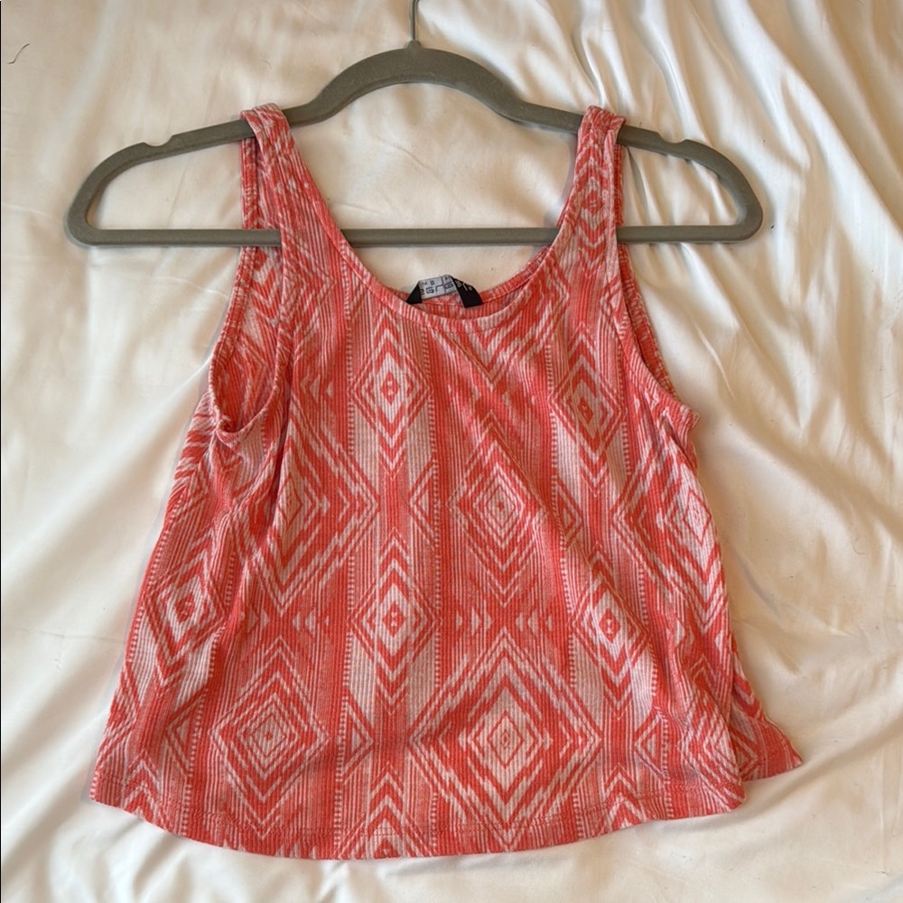 Geometric Patterned European Tank Top - Picture 4 of 4
